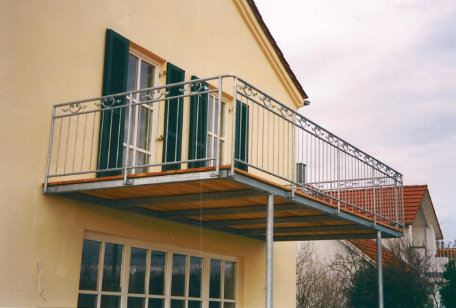 vorgehängte Balkonkonstruktion verzinkt