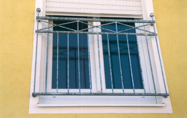 Fenstergitter verzinkt, aussen vorgesetzt
