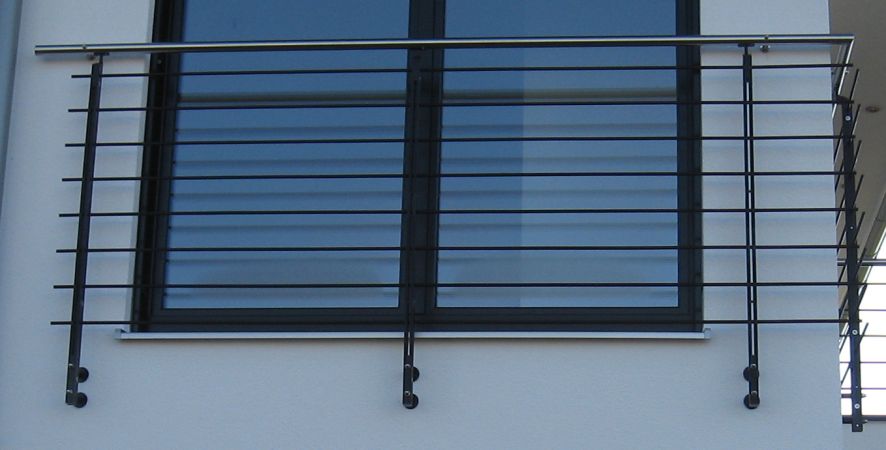 Fenstergitter/Balkongeländer verzinkt und lackiert, Handlauf Edelstahl V2A